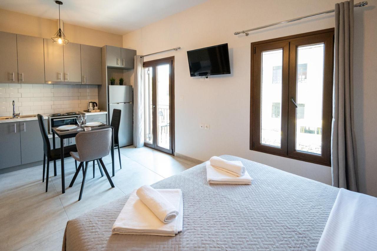 Casa En El Lago -Luxury Apartments In The Historical Center Of Ioánnina Exteriör bild