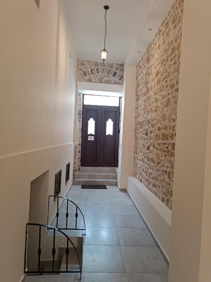 Casa En El Lago -Luxury Apartments In The Historical Center Of Ioánnina Exteriör bild