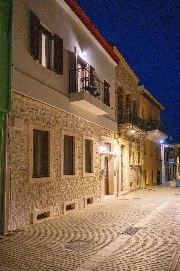 Casa En El Lago -Luxury Apartments In The Historical Center Of Ioánnina Exteriör bild