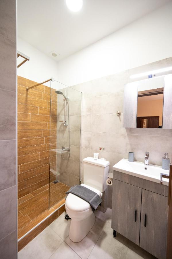 Casa En El Lago -Luxury Apartments In The Historical Center Of Ioánnina Exteriör bild
